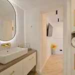Royal - Luxury B - Old - Victoriei