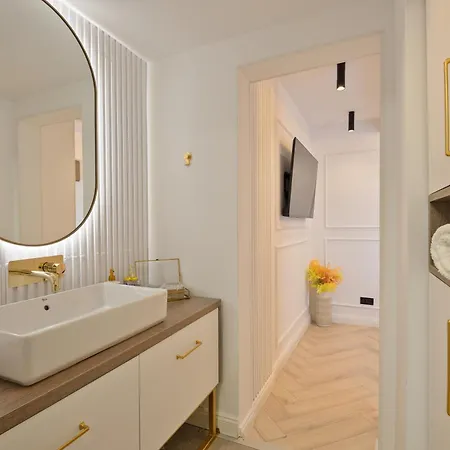 Royal - Luxury B - Old - Victoriei