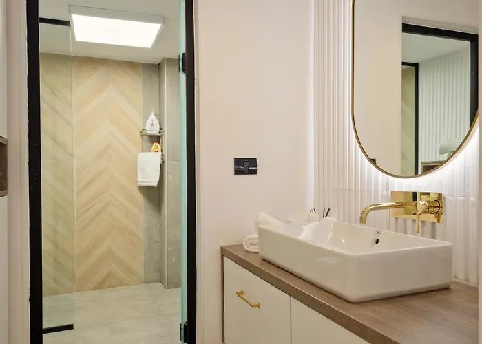 Royal - Luxury B - Old - Victoriei Апартаменти
